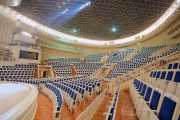 Lautsprecher im Tschaikowski Saal der Moskauer Philharmonie: unauffällig an den Seitenwänden, unsichtbar in der Decke (Photo: Franz Fleischanderl)