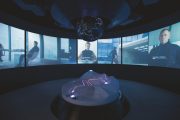 „Briefing Room“ der James-Bond-Erlebniswelt „007 Elements“ in Sölden - © Bergbahnen Sölden; Photograph: Kristopher Grunert